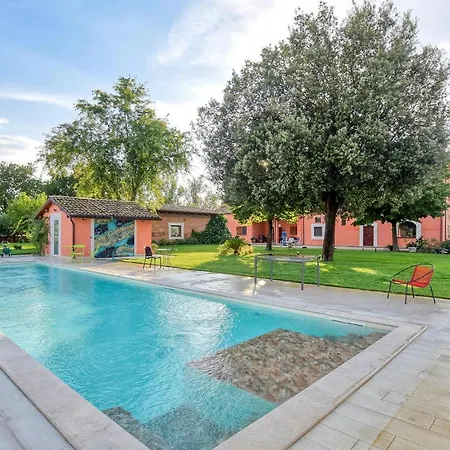 6 Bedroom Beautiful In Nyaraló Foligno