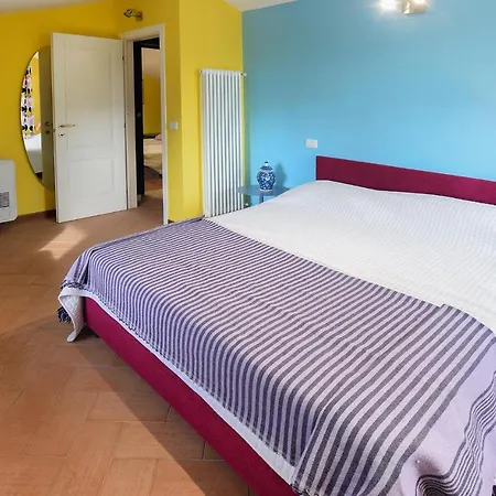 6 Bedroom Beautiful In Nyaraló Foligno
