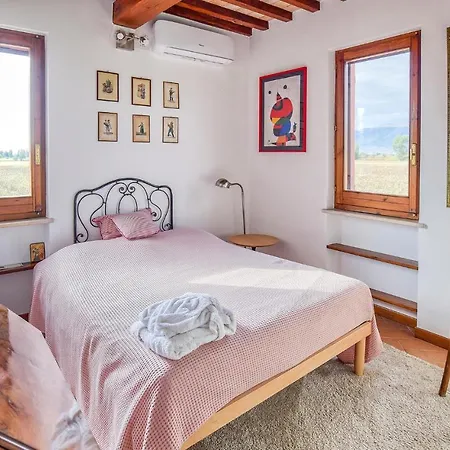 6 Bedroom Beautiful In Nyaraló *